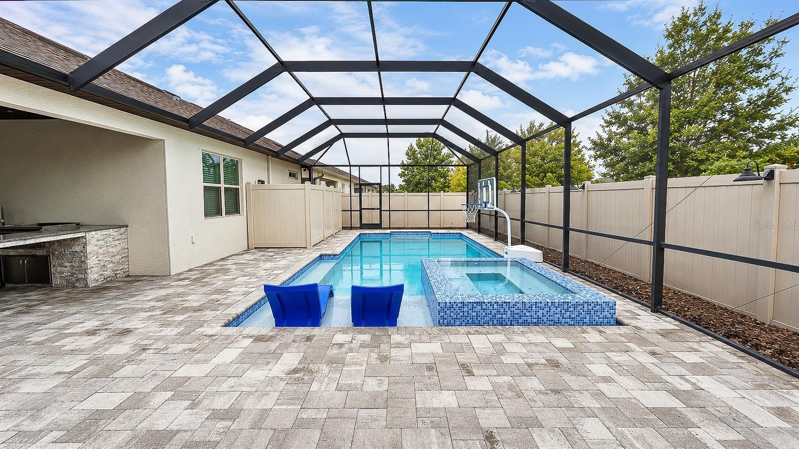 POOL OASIS