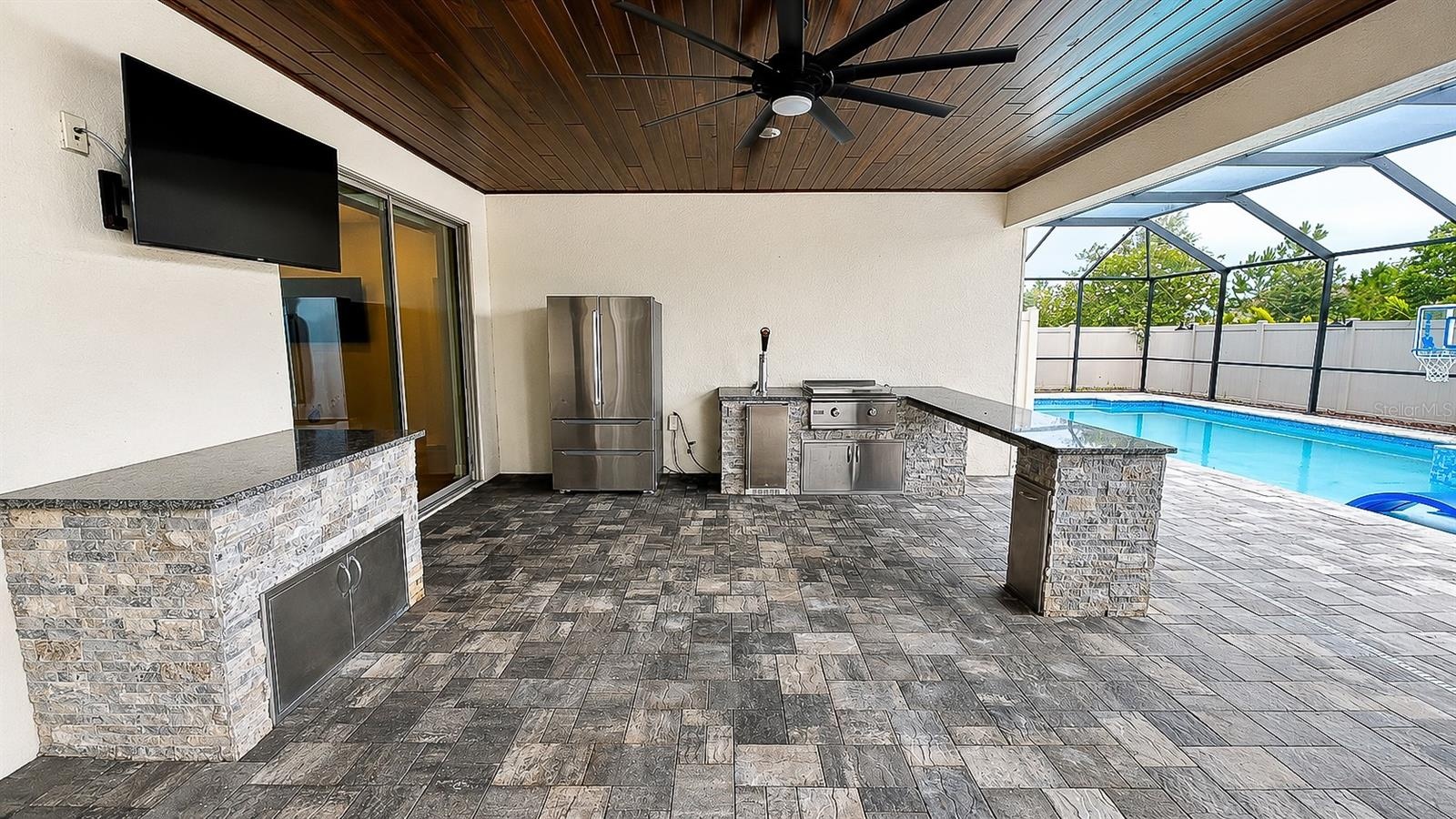POOL OASIS
