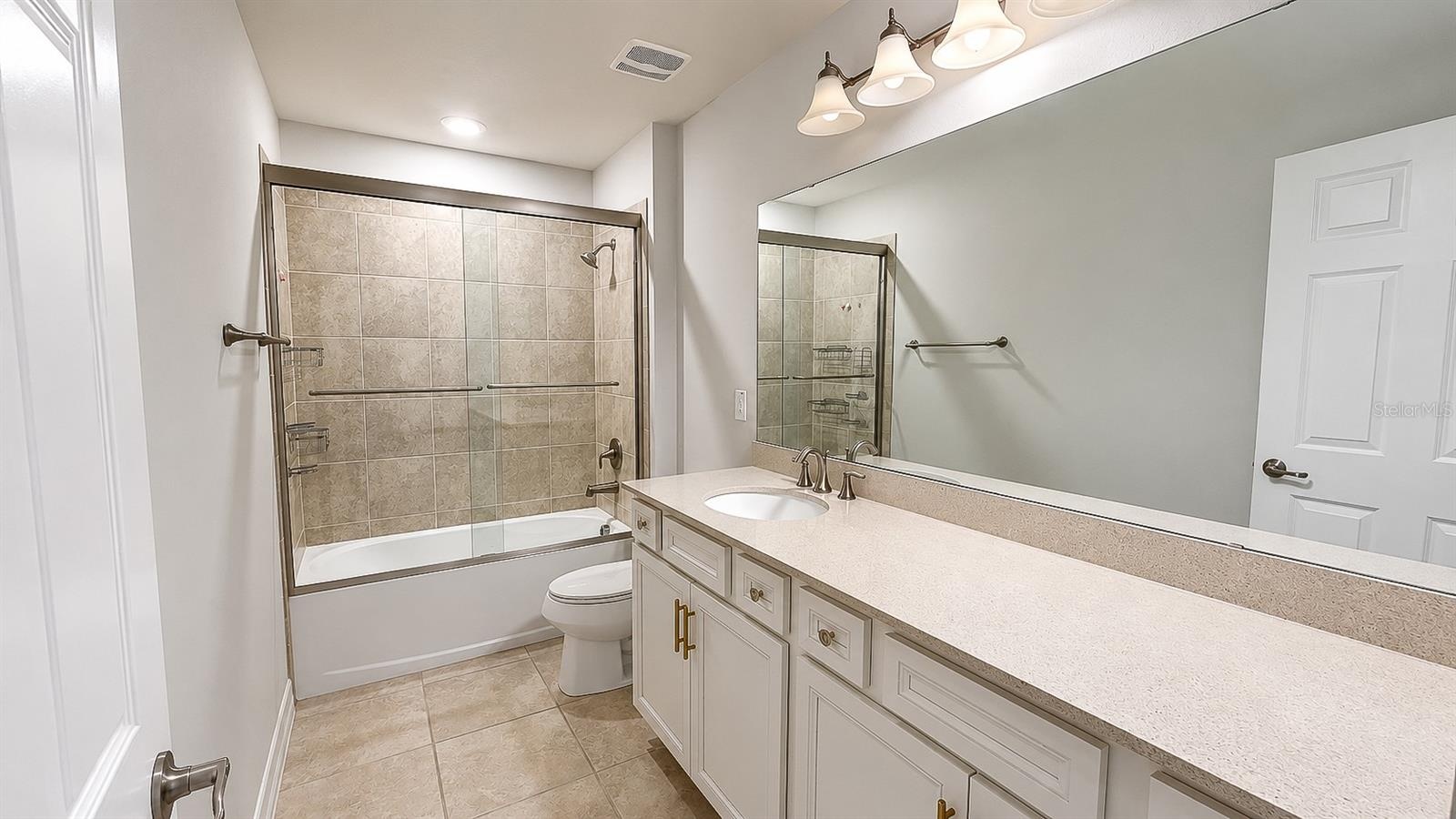 BATHROOM 4