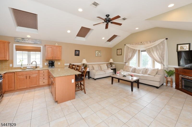 2nd Floor Kitchen/Family Rm