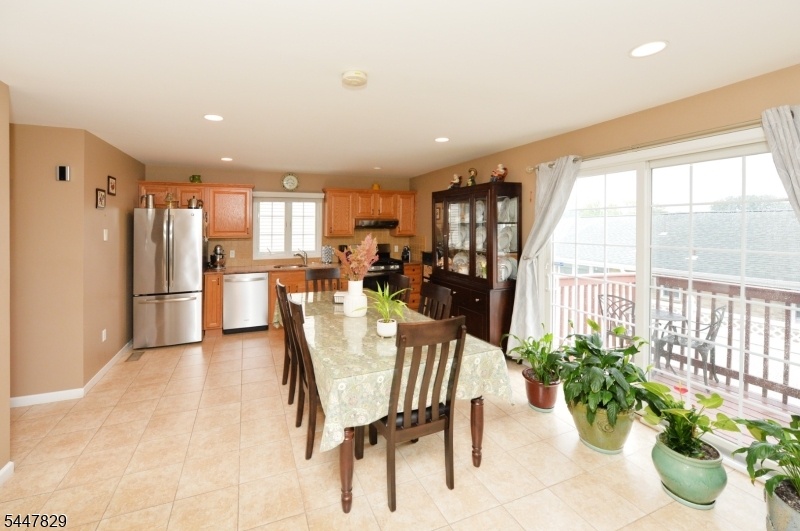 1st floor dining area