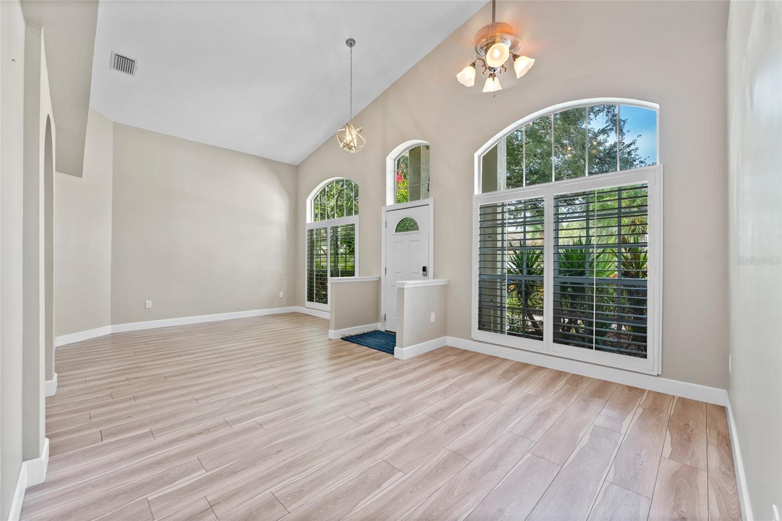 large entry living/dining area