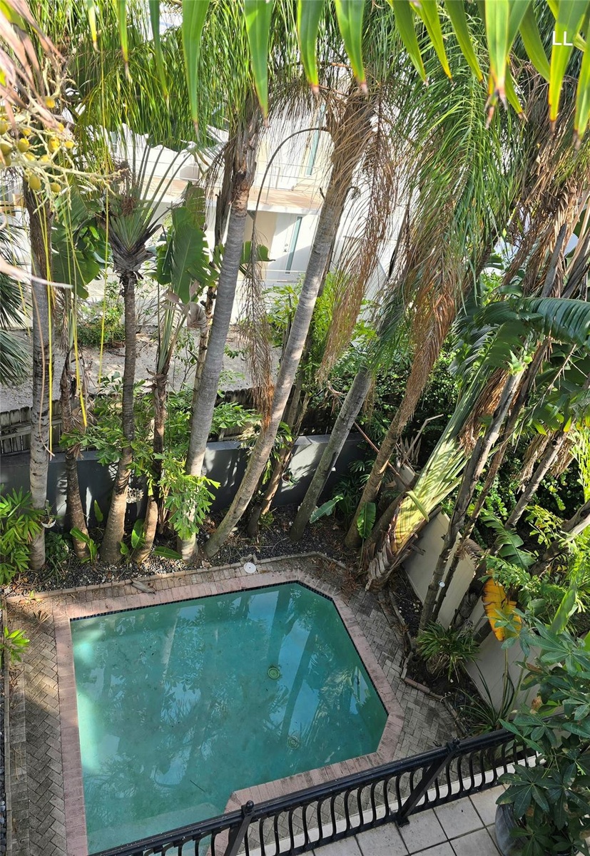 Private Pool & Private Yard w mature landscaping