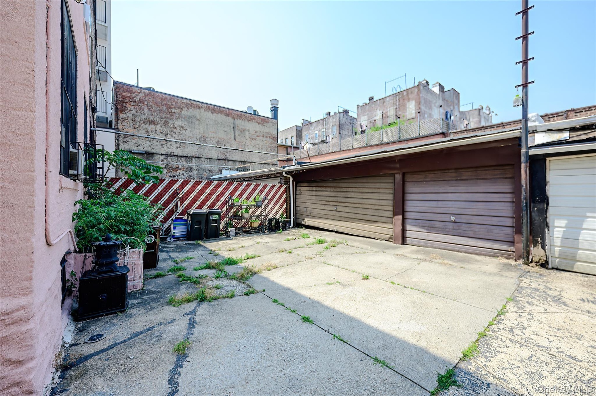 Detached 3 car Garage Bay