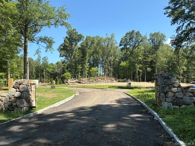 Entrance to Silvermine Preserve subdivision