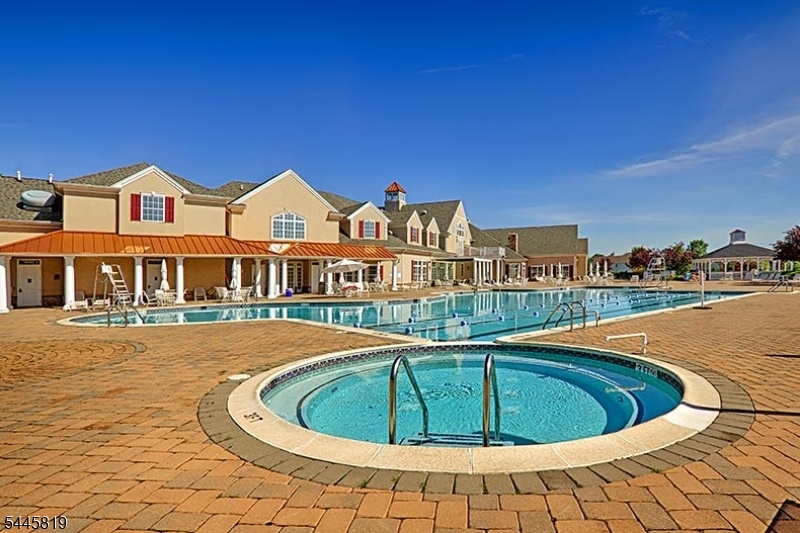 Out Door Pool and Jacuzzi