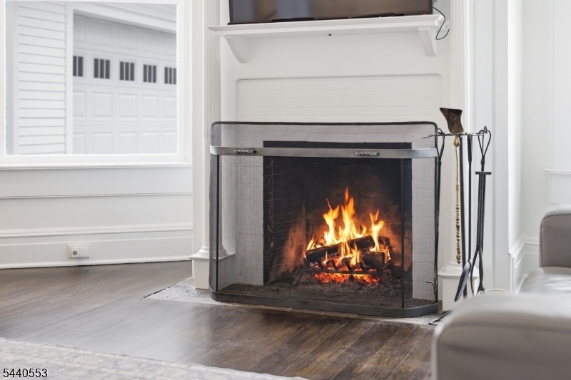 Working Living Room Fire Place