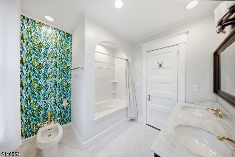 Full Bath with Bidet