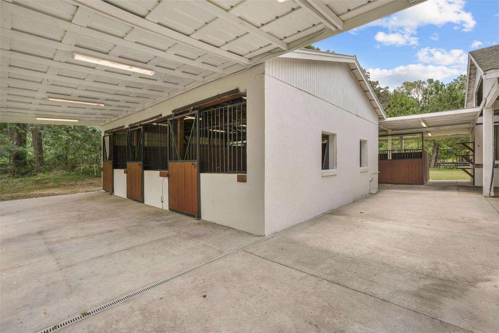Covered barn workspace ideal for grooming, tacking up, equipment storage, or daily operations
