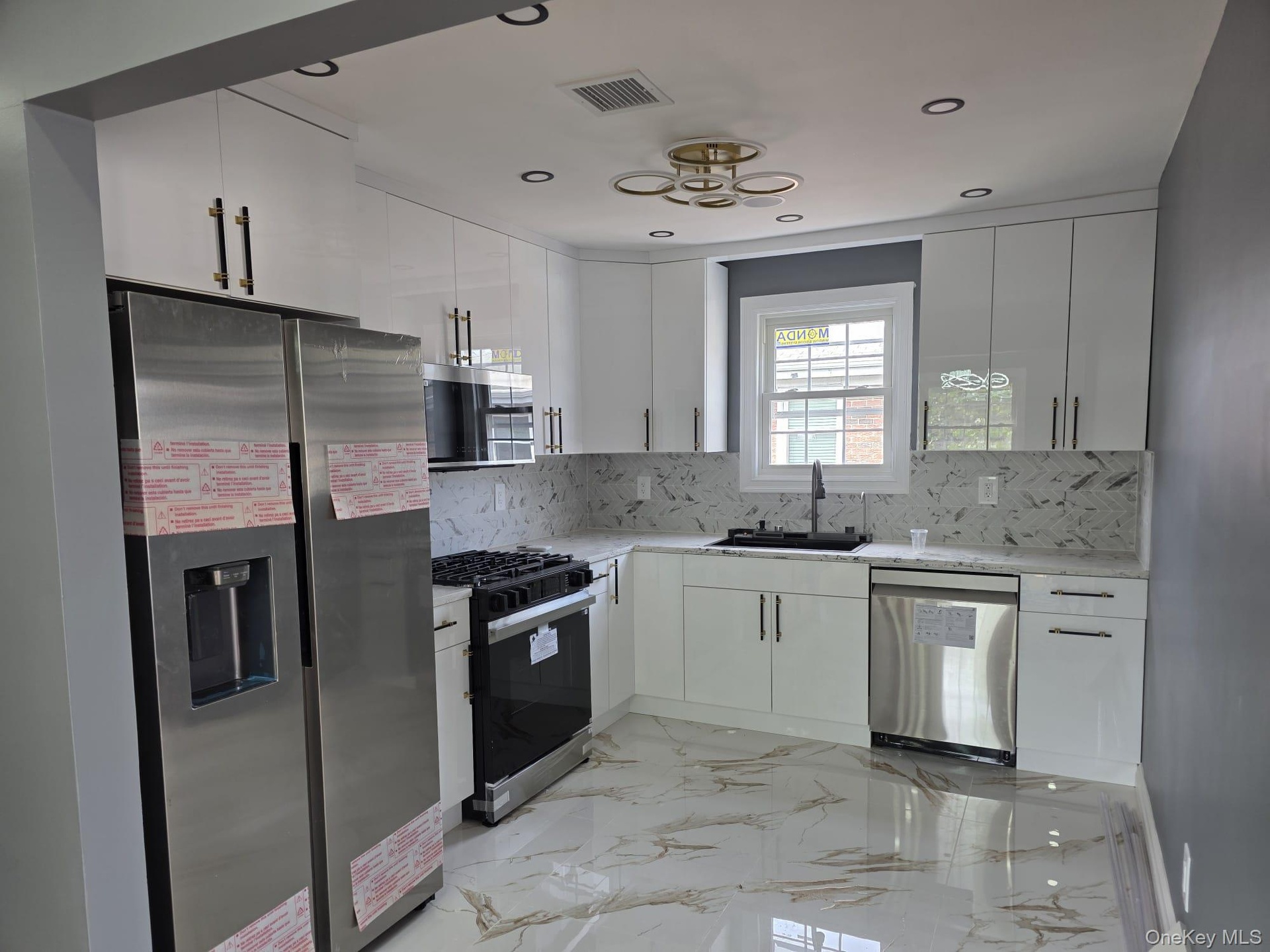 FIRST FLOOR KITCHEN