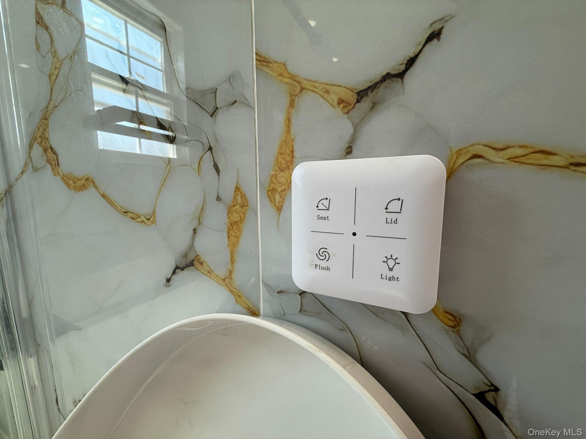 TOUCHLESS TOILET