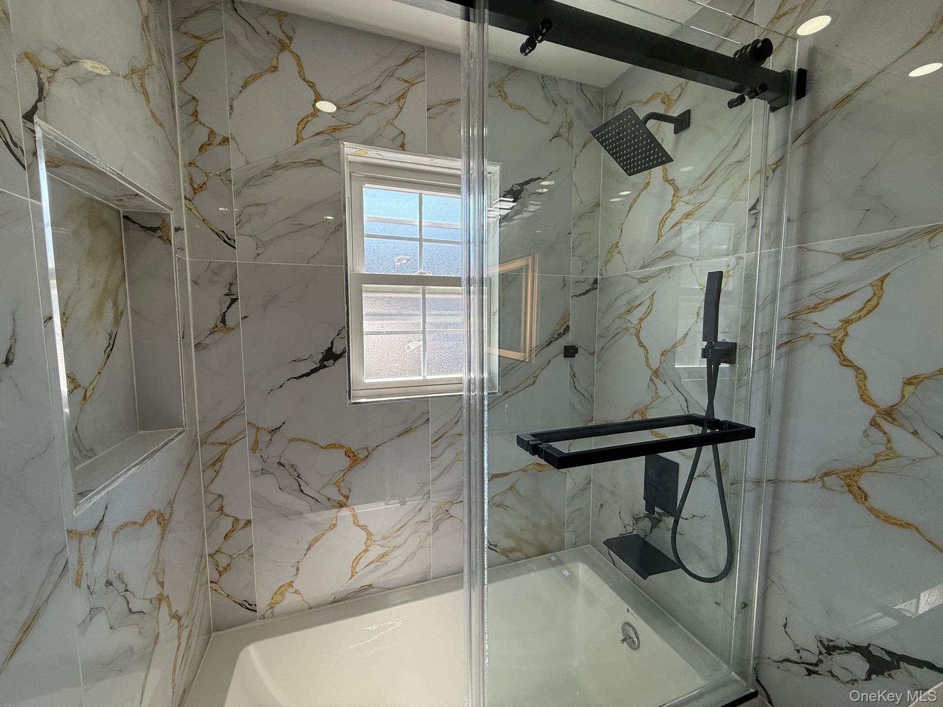 SHOWER STALL