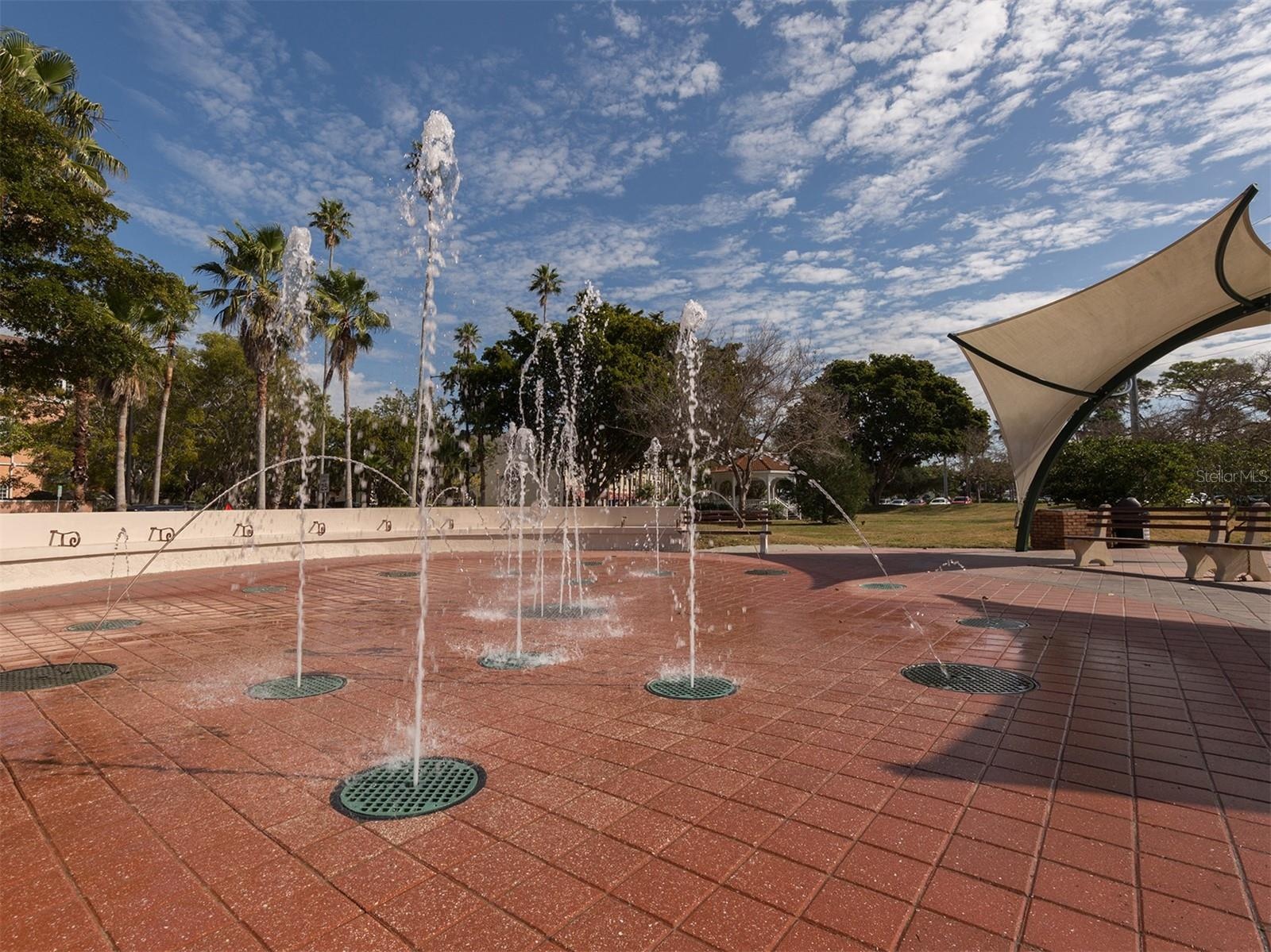 The fountains in downtown Venice a favorite of all little ones!