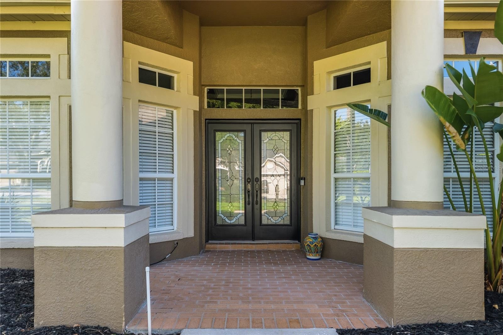 Welcome In! Double door glass entry!