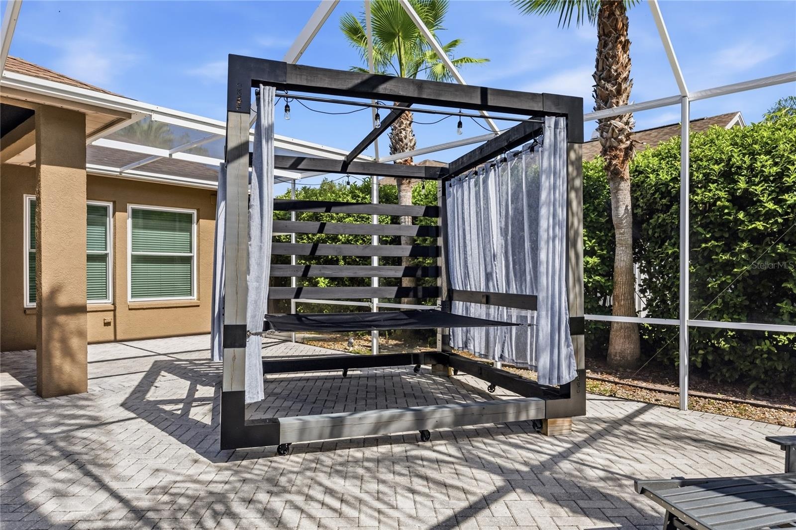 Your own hammock pergola!
