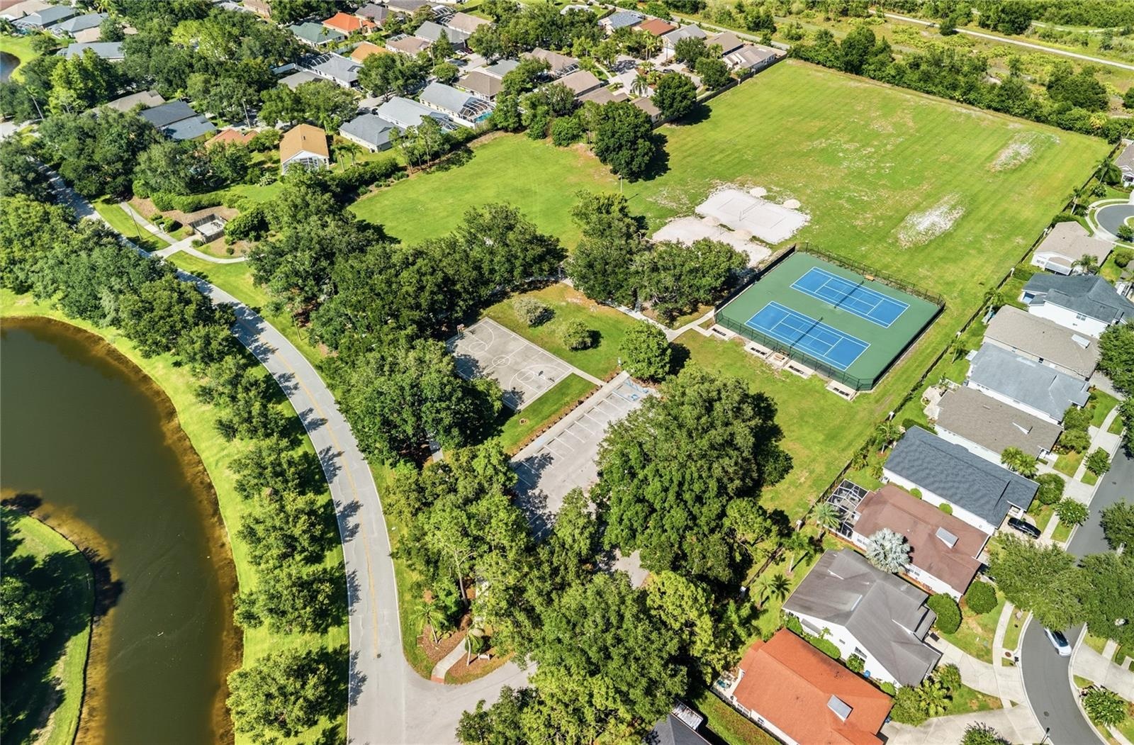 community park tennis courts and basketball