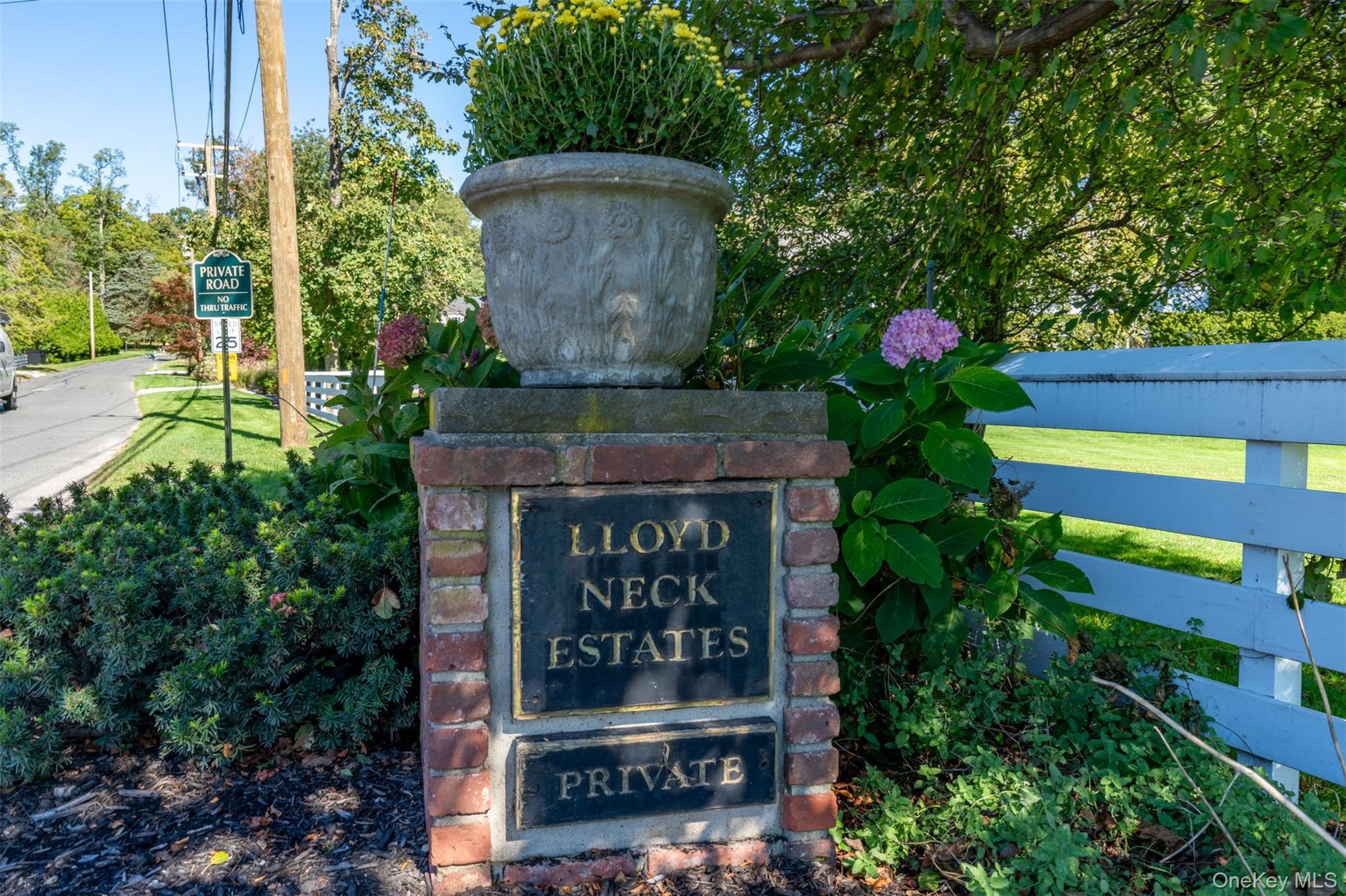 Lloyd Neck Estates community entrance