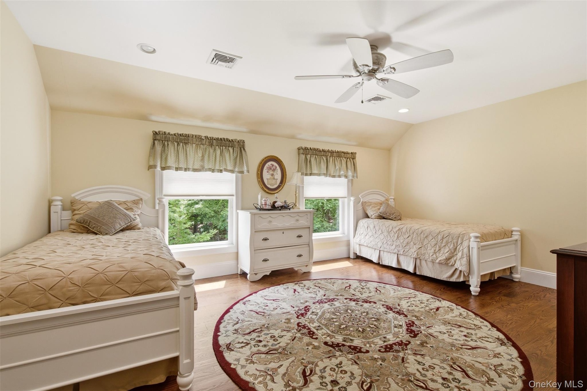 br#2...2nd floor bedroom