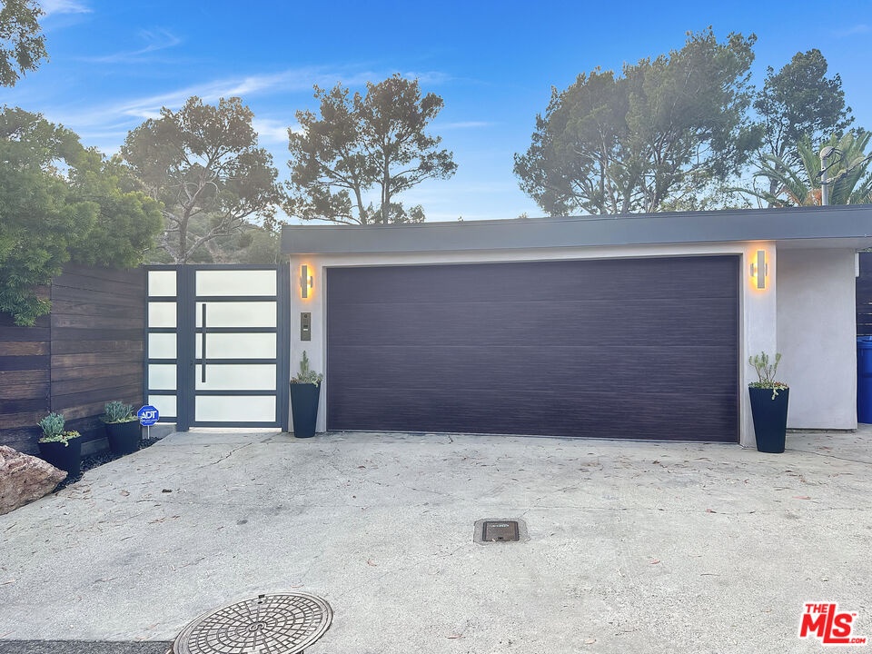 Garage & Driveway