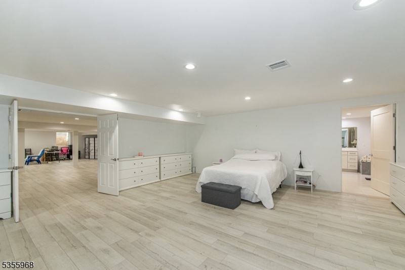 Lower Level Bonus Suite