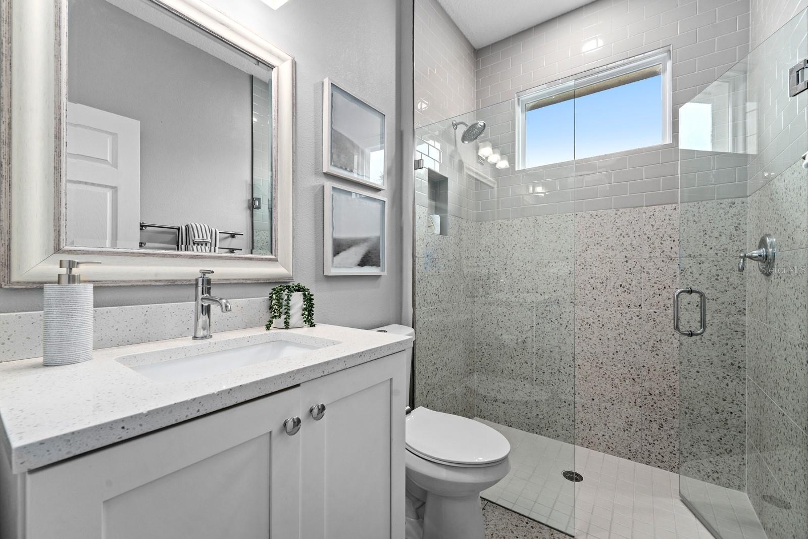 Wonderfull bath fo your guests, too