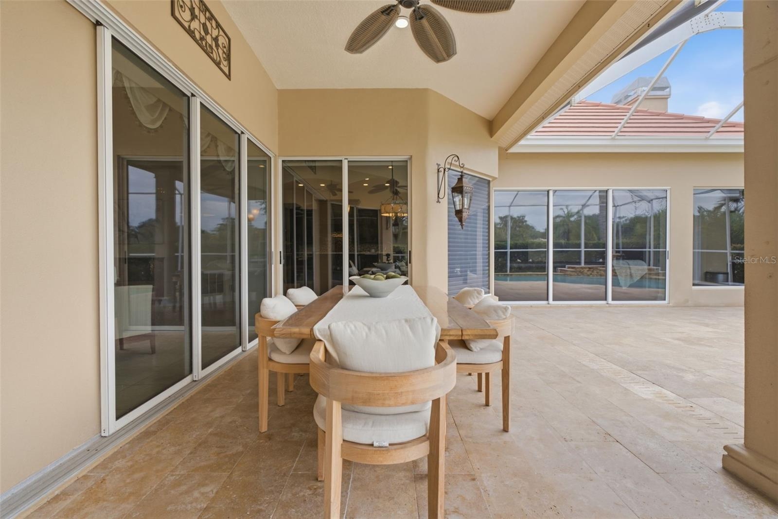 eating/ lounge area