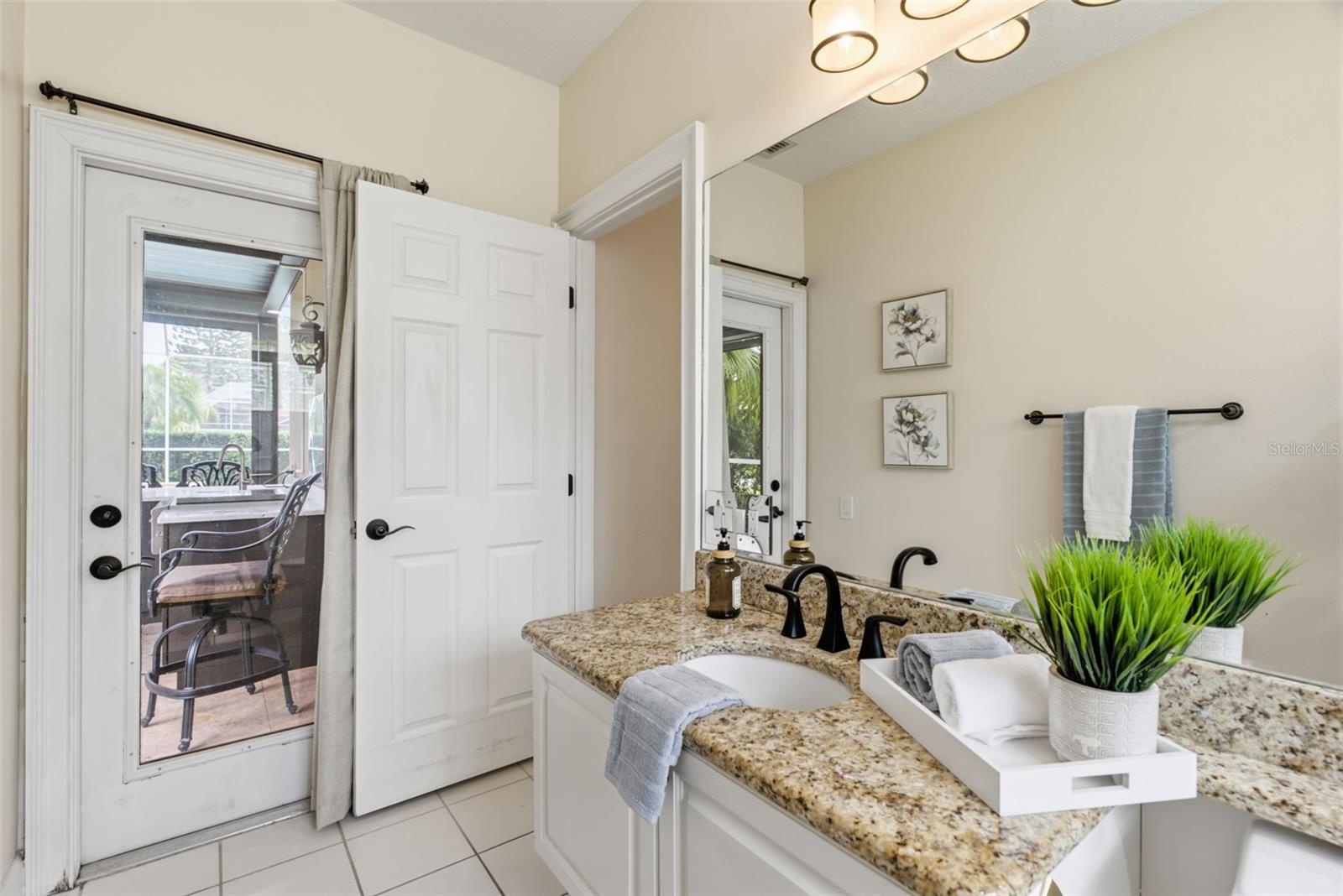 ensuite bathroom with door to pool