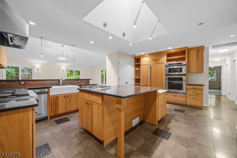 Eat-In Kitchen