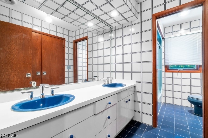 Main bathroom