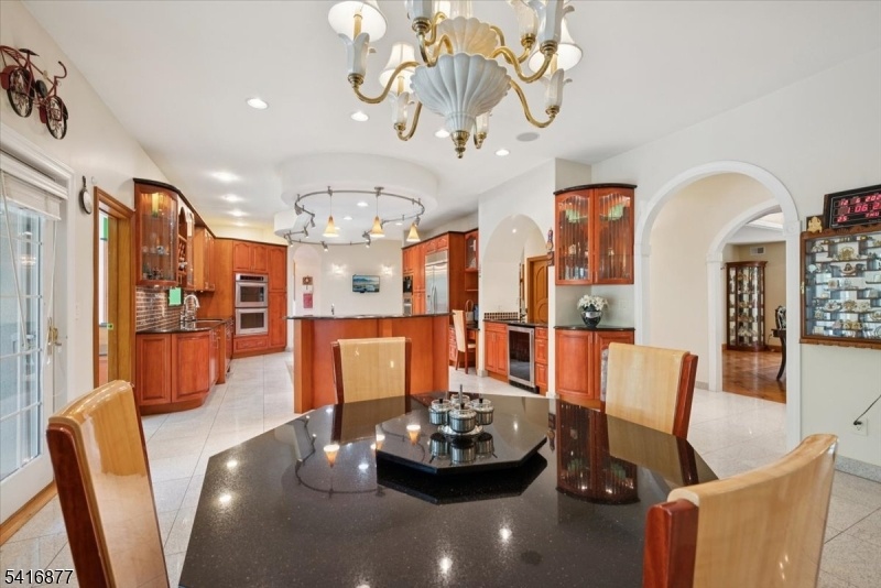 Eat-in-Kitchen