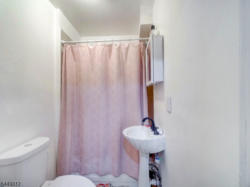 Unit 1 Full Bath