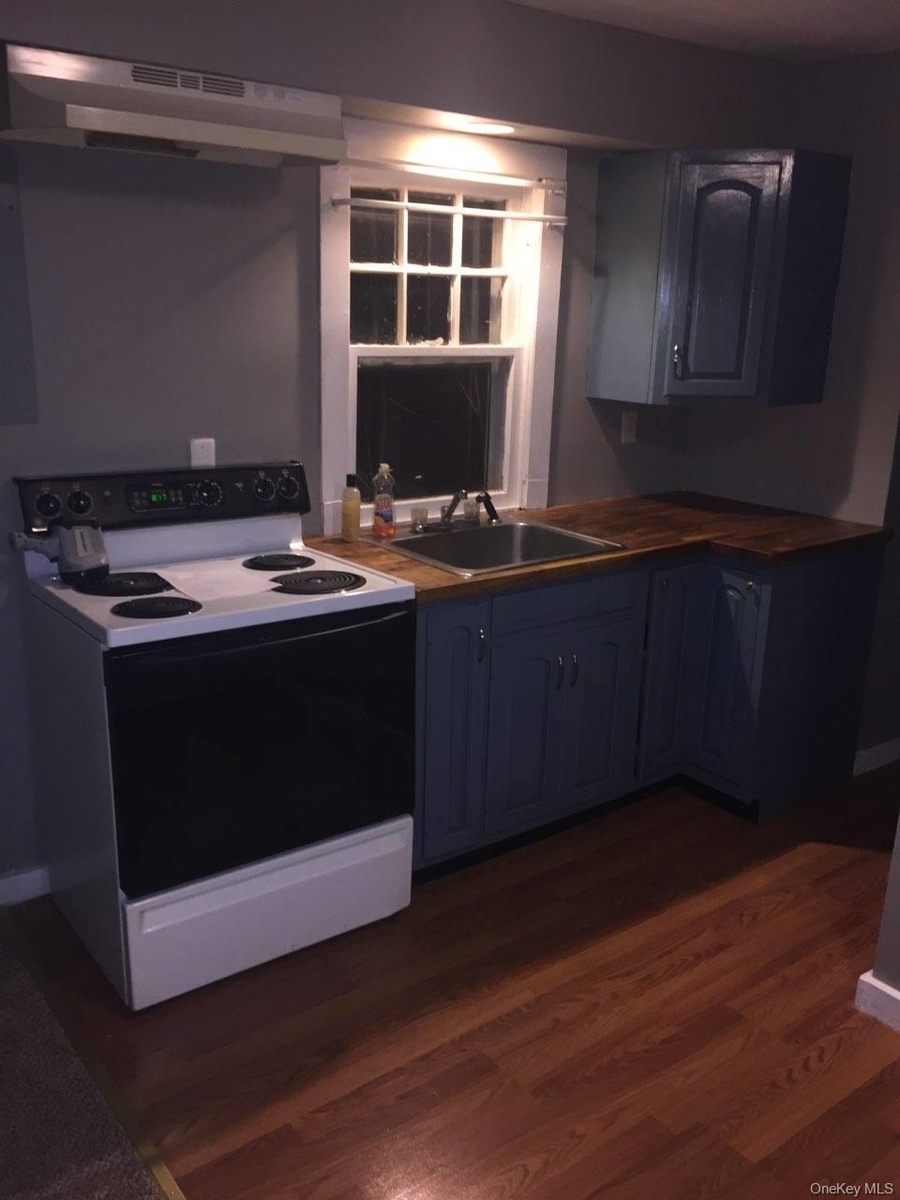 Apartment kitchen 13