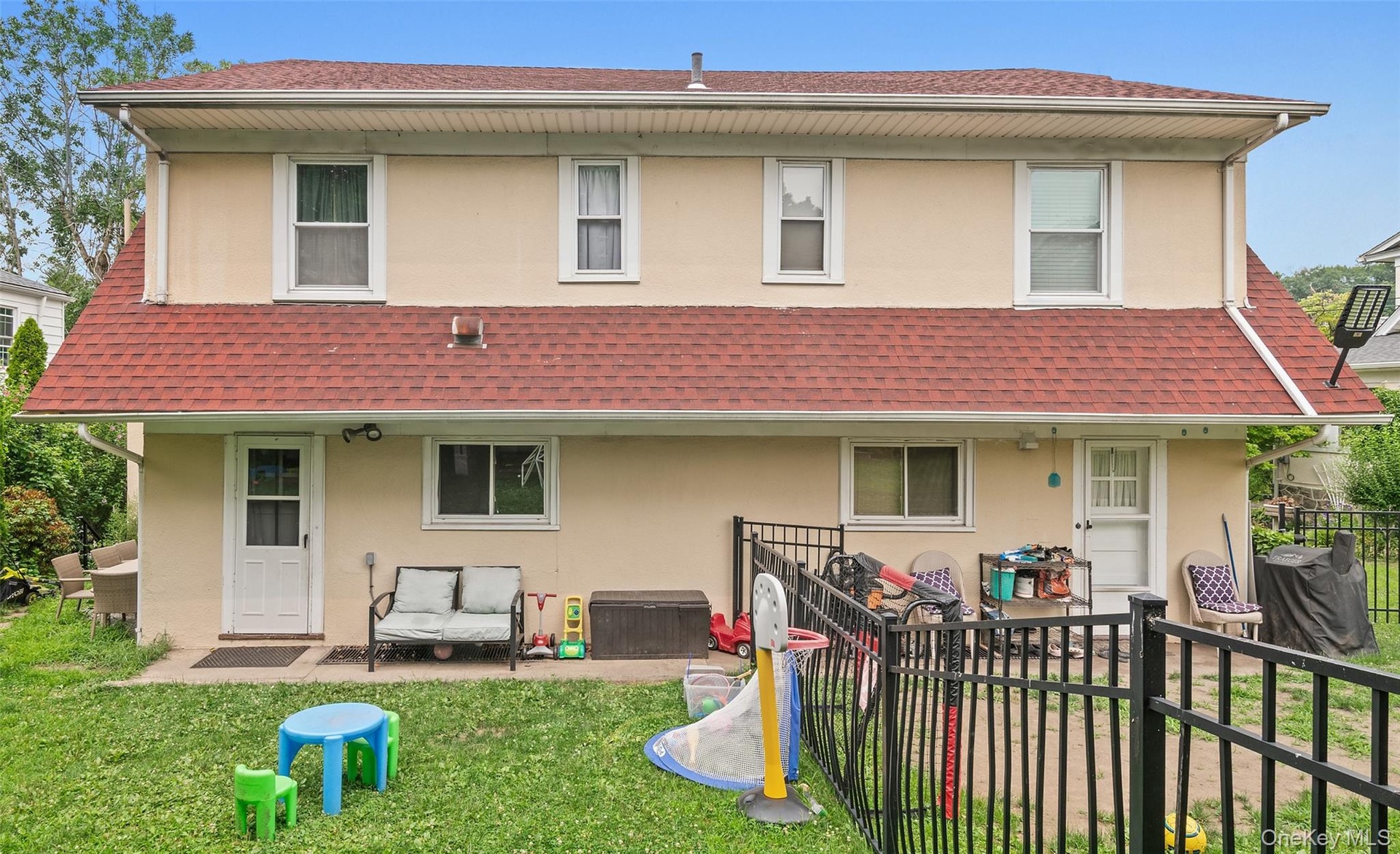 This is a back view of the yard for this unit (#222)
