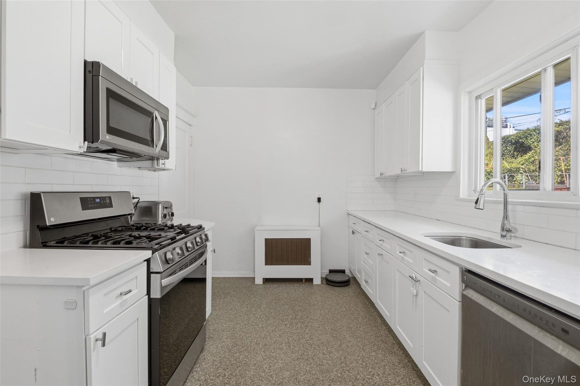 Now lets take a look at the second unit....here is the kitchen for this unit. (#222)