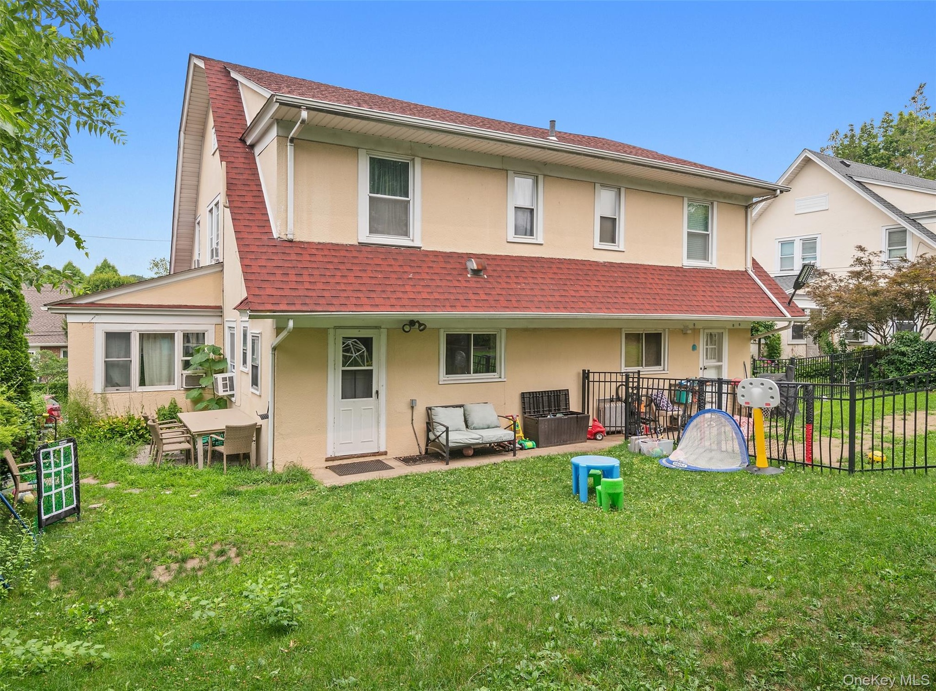 Right side unit's spacious yard (#222)