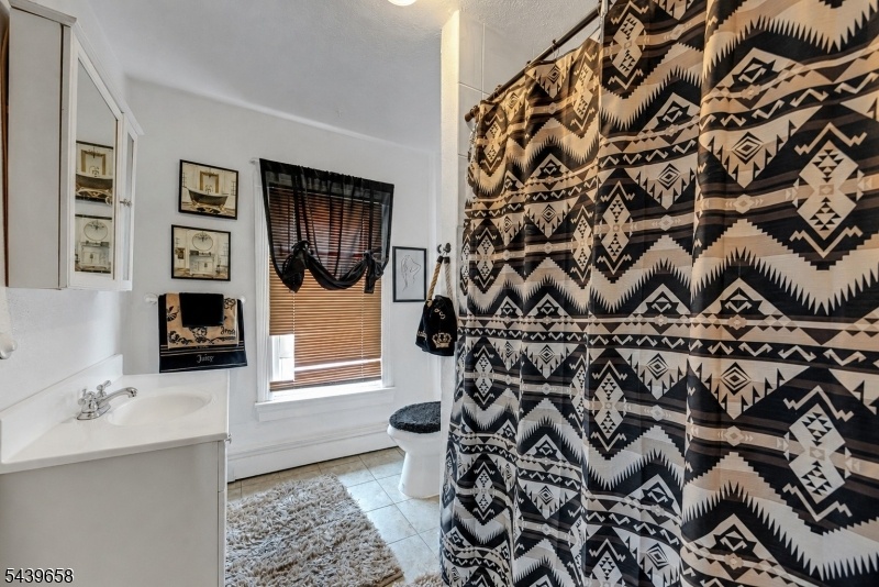 UNIT 2 BATHROOM
