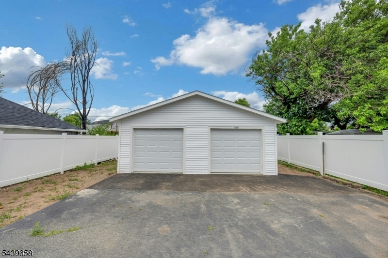 2 CAR GARAGE
