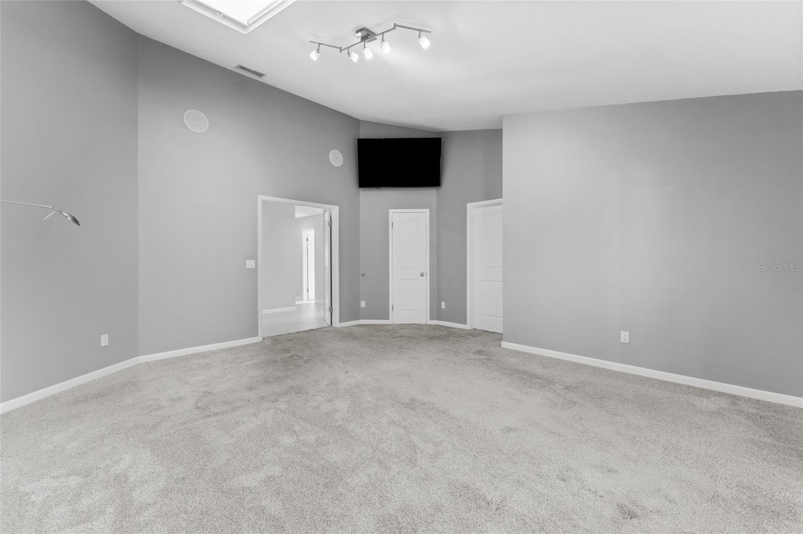 Primary suite with doors to hallway, walk in closet and en-suite bathroom