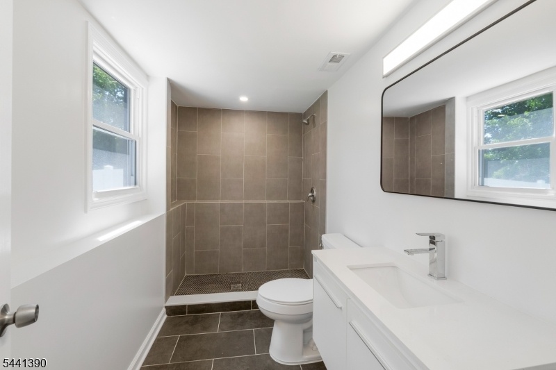 FULL BATH, LEVEL 1