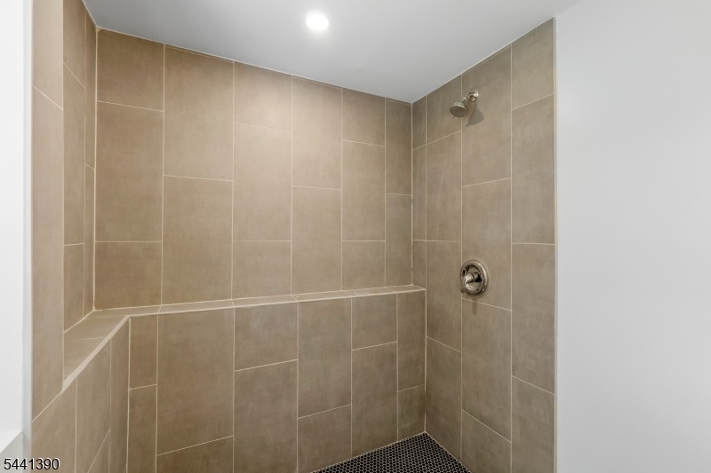 FULL BATH, LEVEL 1