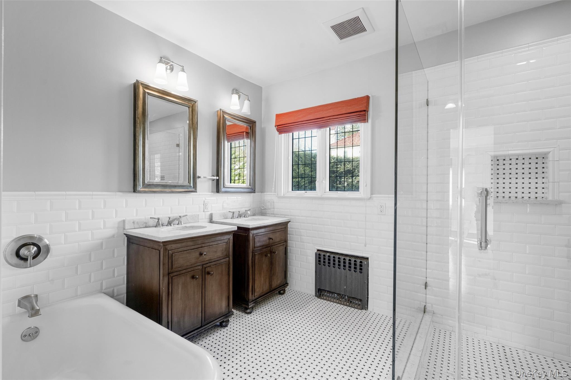 Primary bathroom en suite with 2 sink vanity, soaking tub, walk in shower and separate toilet room.