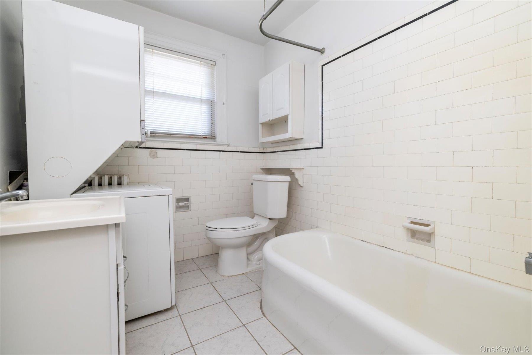 Apartment 2Bath with Laundry