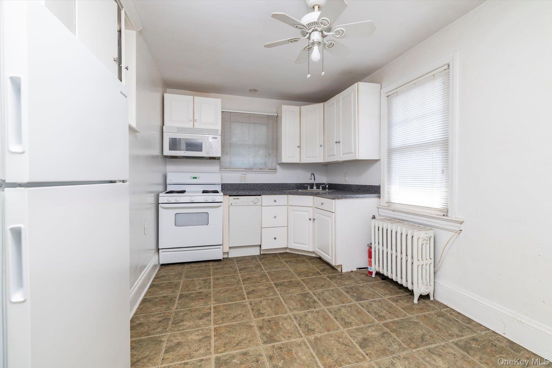 Apartment 2Eat-in-kitchen