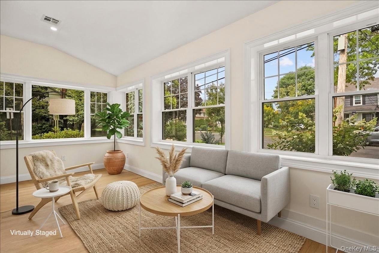 Virtually staged sunroom