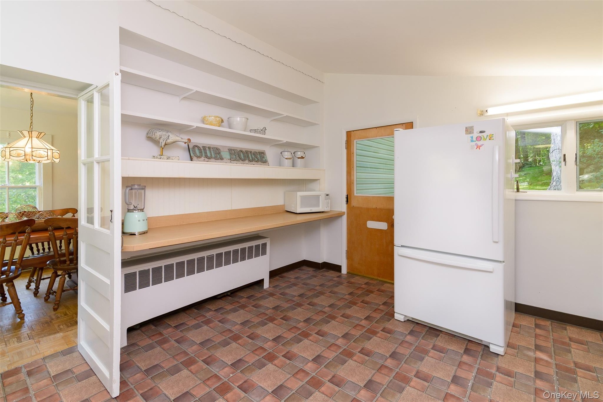 Country kitchen with breakfast Bar