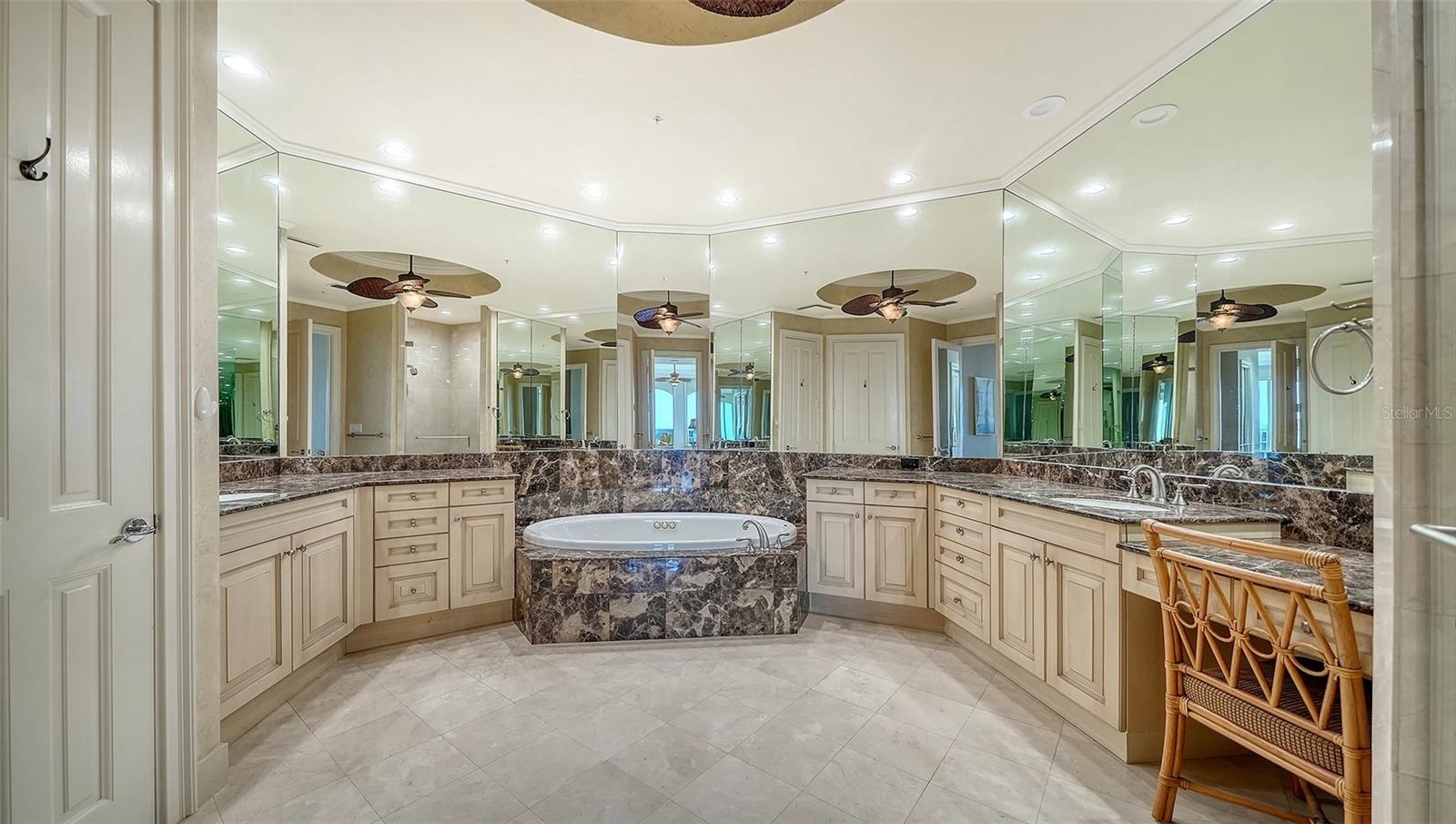 1206 PRIMARY ENSUITE BATH