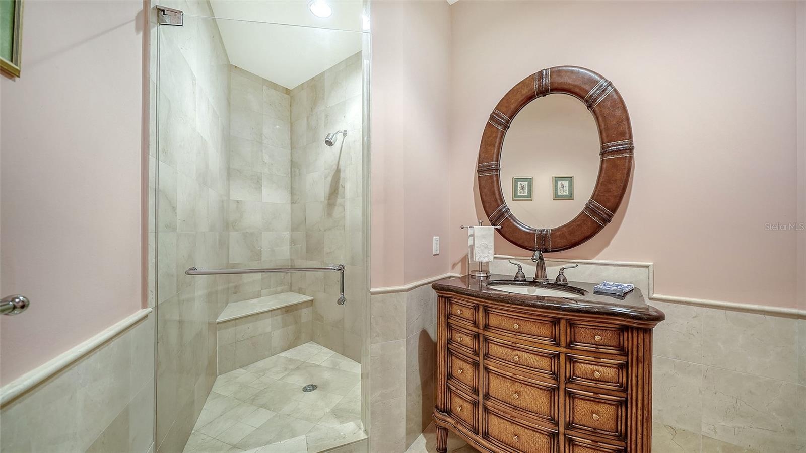 STUDY-ADJACENT FULL BATH