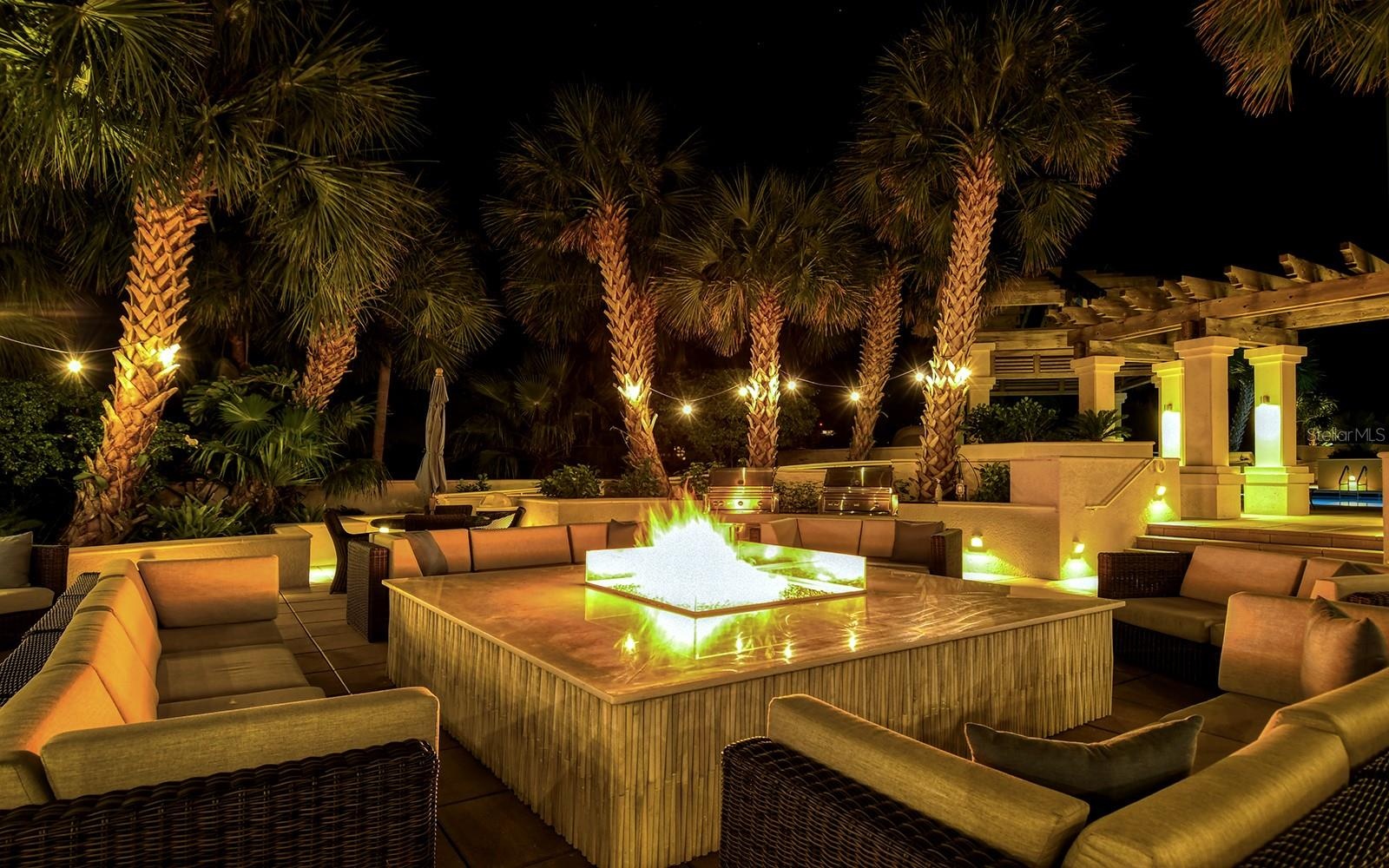 FIRE PIT LOUNGE AREA