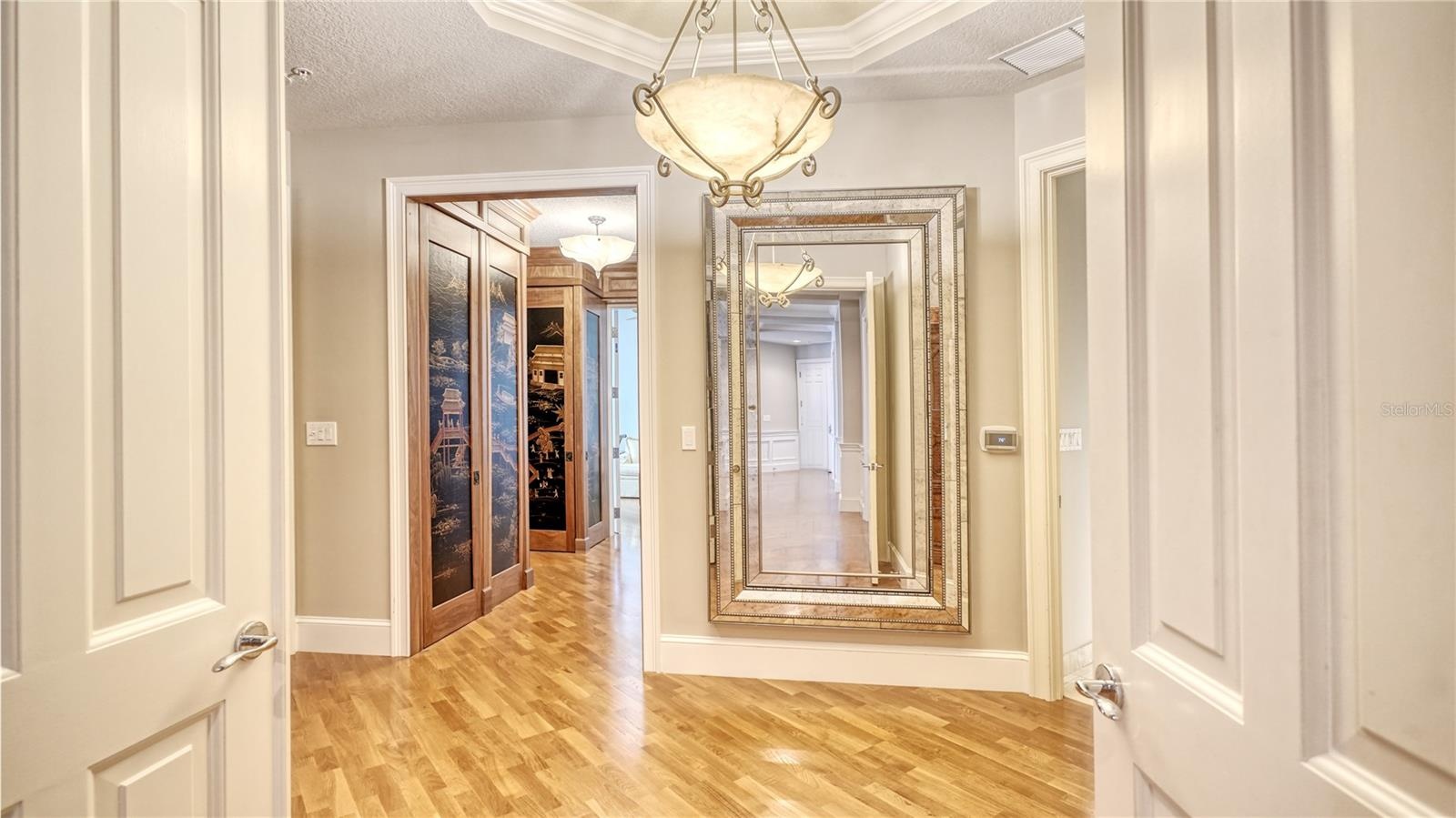 Connecting hall from 1205 into 1206