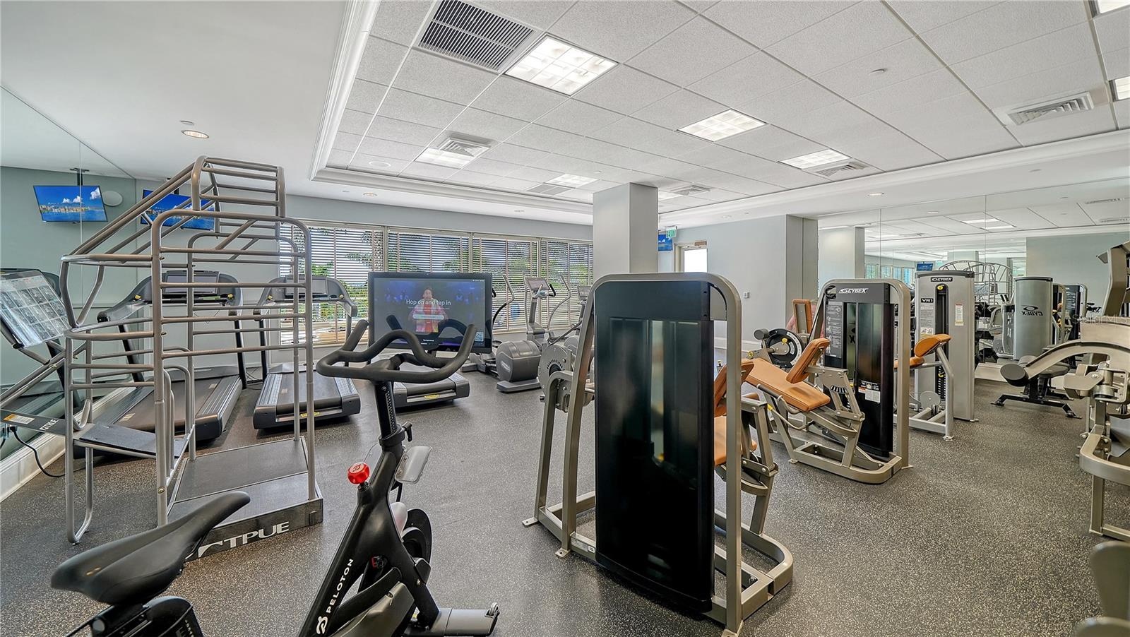 FITNESS ROOM